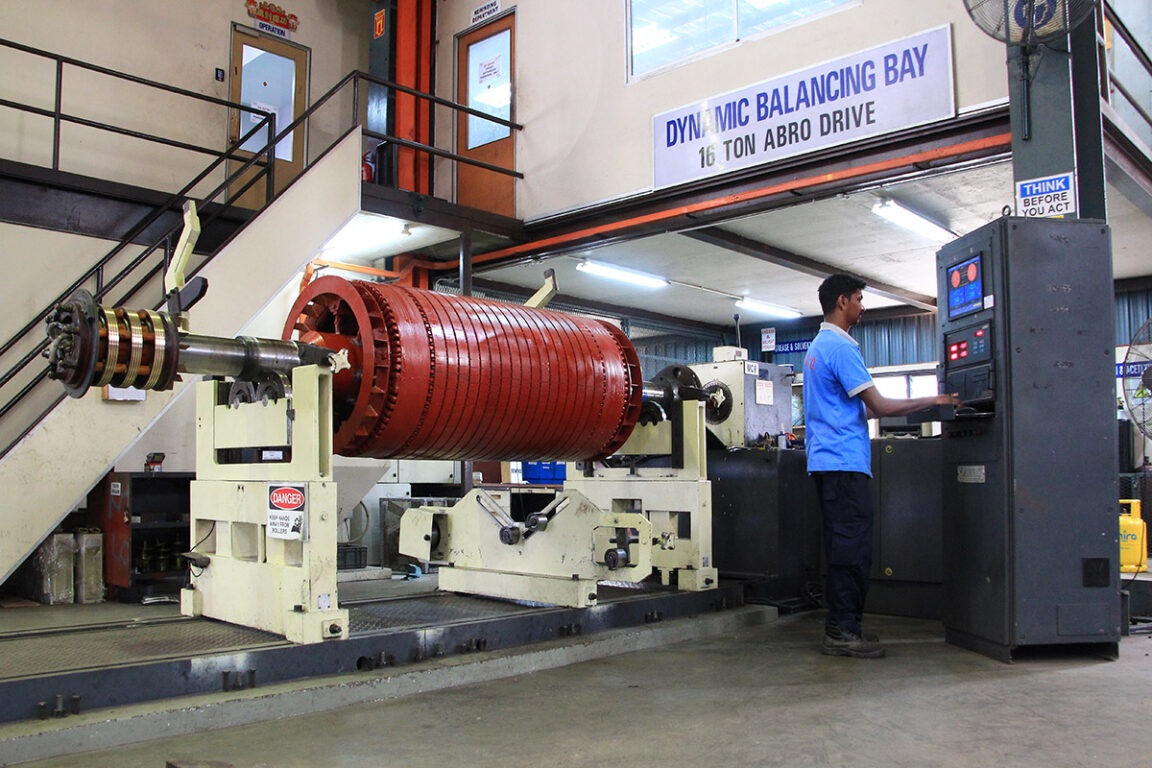 Dynamic Balancing Machine